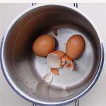 яйцо в кастрюле